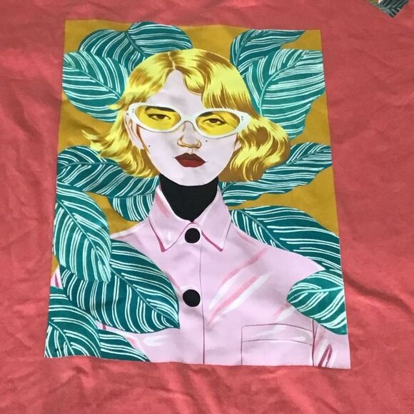 Bijou Karman Women  graphic Tee shirt NWT SZ. Small NWT - Picture 3 of 9